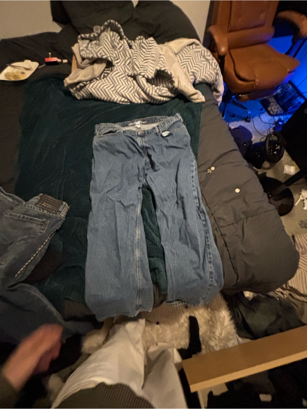 Men's Jeans - Picture 2 of 3